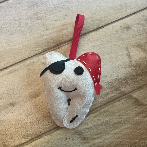 Pirate Tooth Fairy - Picture 3 of 3